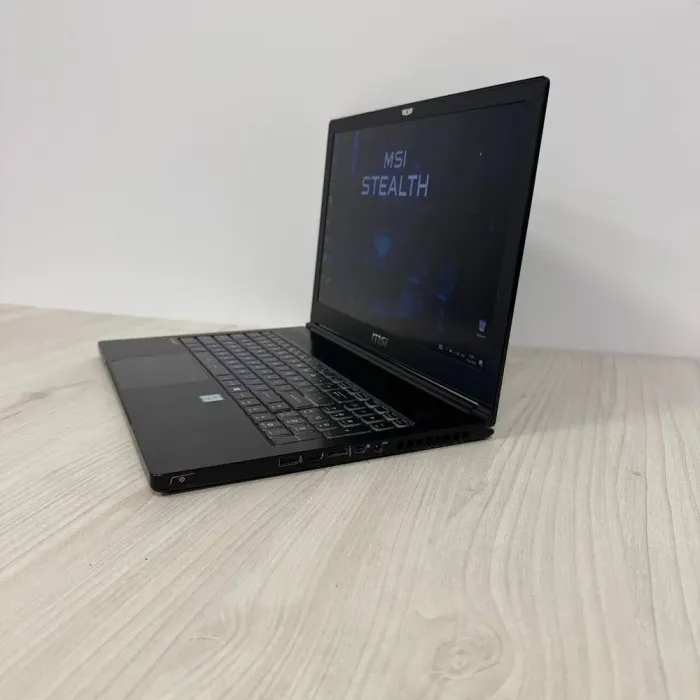 Ігровий ноутбук Б-клас MSI GS63VR 7RF Stealth Pro / 15.6" (1920x1080) TN / Intel Core i7-7700HQ (4 (8) ядра по 2.8 - 3.8 GHz) / 16 GB DDR4 / 256 GB SSD M.2 / nVidia GeForce GTX 1060, 6 GB GDDR5, 192-bit / WebCam б/в - зображення 5