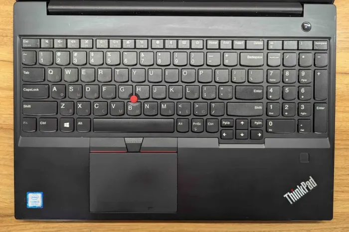 Ноутбук Lenovo ThinkPad E590 / 15.6" (1920x1080) IPS / Intel Core i5-8265U (4 (8) ядра по 1.6 - 3.9 GHz) / 16 GB DDR4 / 480 GB SSD / Intel UHD Graphics / WebCam / TouchID / Windows 10 б/в - зображення 3