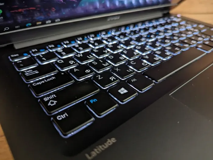 Ультрабук Dell Latitude 7280 / 12.5" (1920x1080) IPS / Intel Core i5-7300U (2 (4) ядра по 2.6 - 3.5 GHz) / 8 GB DDR4 / 256 GB SSD / Intel HD Graphics 620 / WebCam / Windows 10 б/в - зображення 6