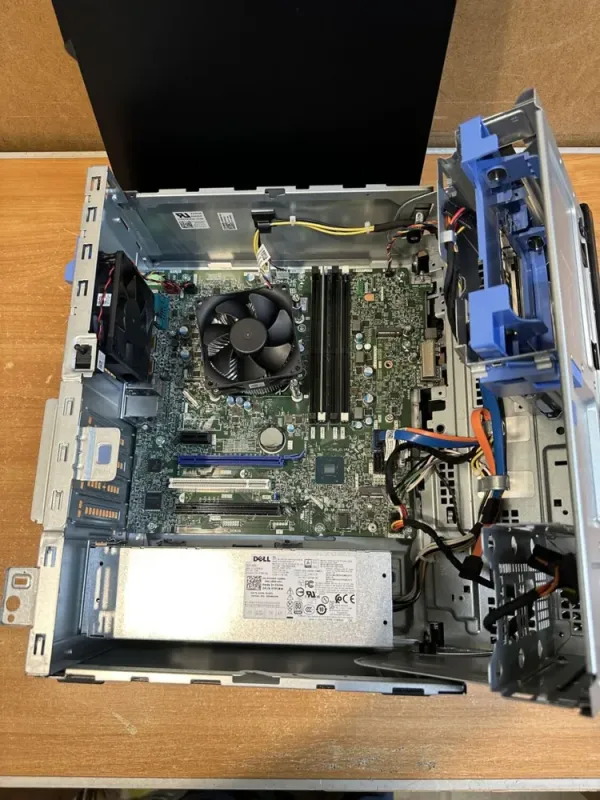 Комп'ютер Б-клас Dell OptiPlex 7070 Tower / Intel Core i5-9500 (6 ядер по 3.0 - 4.4 GHz) / 8 GB DDR4 / no HDD / Intel UHD Graphics 630 / 260W / DisplayPort б/в - зображення 6