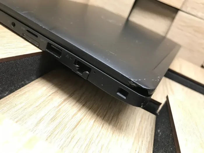 Ультрабук Б-клас Dell Latitude 7390 / 13.3" (1920x1080) IPS Touch / Intel Core i5-8350U (4 (8) ядра по 1.7 - 3.6 GHz) / 8 GB DDR4 / 240 GB SSD M.2 / Intel UHD Graphics 620 / WebCam / Windows 10 б/в - зображення 8