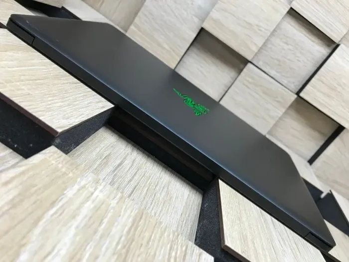 Нетбук Б-клас Razer Blade Stealth RZ09-01682E22 / 12.5" (3840x2160) IPS Touch / Intel Core i7-6500U (2 (4) ядра по 2.5 - 3.1 GHz) / 8 GB DDR3 / 256 GB SSD M.2 / Intel HD Graphics 520 / WebCam / Windows 10 б/в - зображення 7