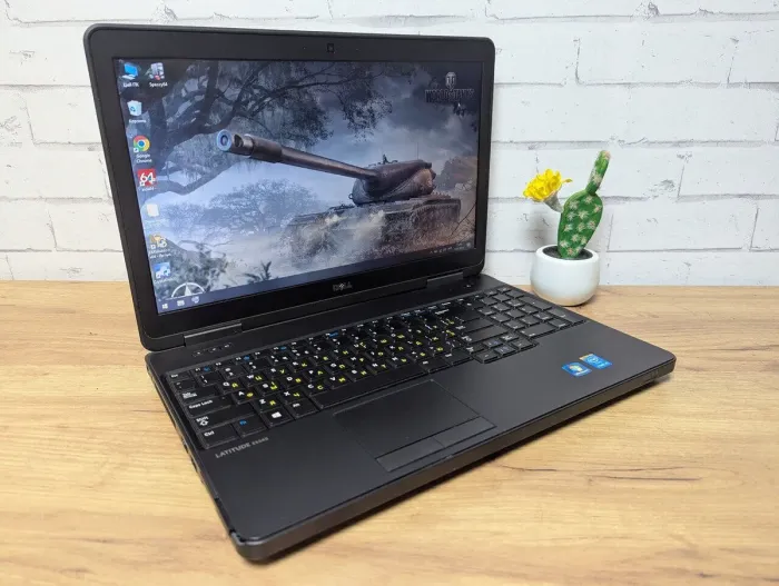 Ноутбук Б-клас Dell Latitude E5540 / 15.6" (1366x768) TN / Intel Core i5-4210U (2 (4) ядра по 1.7 - 2.7 GHz) / 8 GB DDR3 / 128 GB SSD / Intel HD Graphics 4400 / WebCam б/в - зображення 4