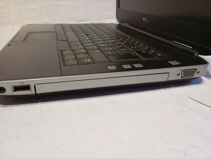 Ноутбук Dell Latitude E5430 / 14" (1366x768) TN / Intel Core i5-3340M (2 (4) ядра по 2.7 - 3.4 GHz) / 8 GB DDR3 / 120 GB SSD / Intel HD Graphics 4000 / WebCam б/в - зображення 5