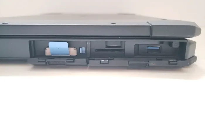 Захищений ноутбук Dell Latitude 5420 Rugged / 14" (1920x1080) IPS / Intel Core i5-8350U (4 (8) ядра по 1.7 - 3.6 GHz) / 16 GB DDR4 / 512 GB SSD / Intel UHD Graphics 620 / WebCam / 4G б/в - зображення 4