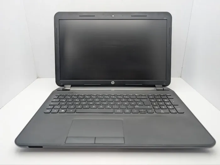 Ноутбук HP 255 G2 / 15.6" (1366x768) TN / AMD E2-3800 (4 ядра по 1.3 GHz) / 8 GB DDR3 / 120 GB SSD / AMD Radeon HD 8280 Graphics / WebCam / DVD-ROM б/в - зображення 3