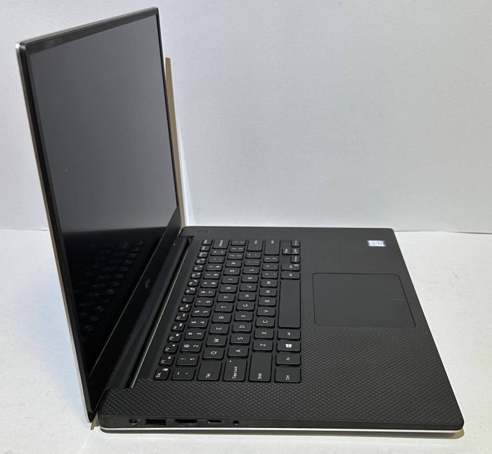 Мобільна робоча станція Dell Precision 5530 / 15,6" (1920x1080) IPS / Intel Core i7-8850H (6 (12) ядра по 2,6 - 4,3 ГГц) / 16 ГБ DDR4 / 256 ГБ SSD / nVidia Quadro P1000, 4 ГБ GDDR5, 128-біт / WebCam б/в - зображення 4