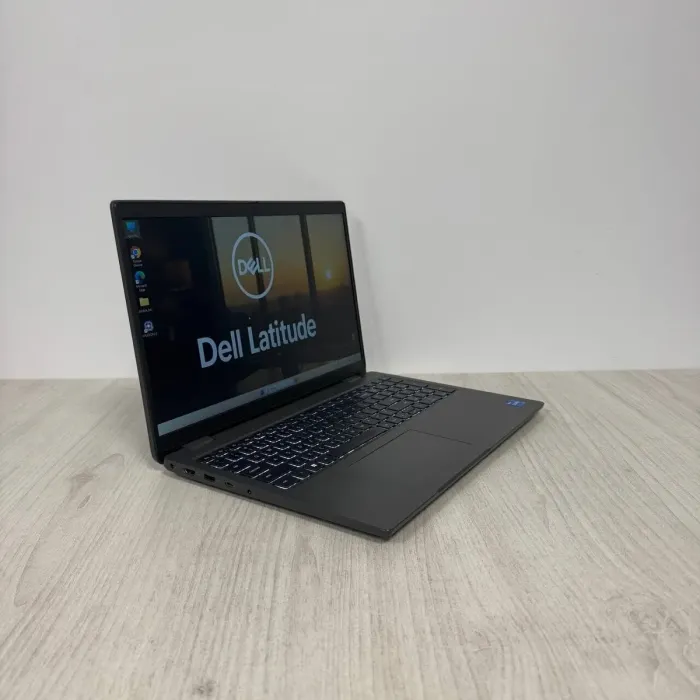 Ультрабук Б-клас Dell Latitude 3540 / 15.6" (1920x1200) IPS / Intel Core i5-1335U (10 (12) ядер по 3.4 - 4.6 GHz) / 16 GB DDR4 / 256 GB SSD M.2 NVMe / Intel Iris Xe Graphics / WebCam б/в - зображення 4