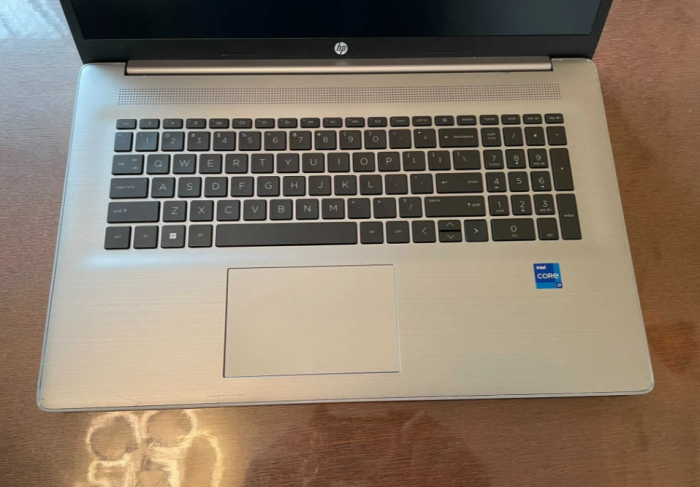 Ігровий ноутбук HP 470 G9 / 17.3" (1920x1080) FullHD IPS / Intel Core i7-1255U (10 (12) ядер по 1.7 - 4.7 GHz) / 16 GB DDR4 / 256 GB SSD / nVidia GeForce MX550, 2 GB GDDR6, 64-bit / WebCam б/в - зображення 4