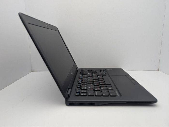 Нетбук Dell Latitude E7250 / 12,5" (1366x768) TN / Intel Core i7-5600U (2 (4) ядра по 2,6 - 3,2 ГГц) / 8 ГБ DDR3 / 120 ГБ SSD / Intel HD Graphics 5500 / Веб-камера / АКБ не тримає заряд б/в - зображення 4