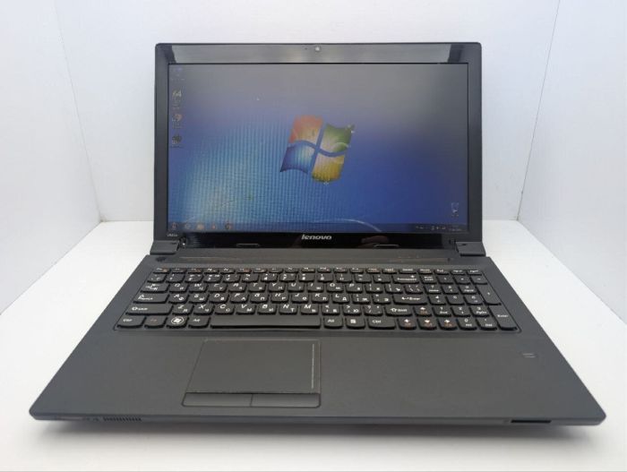 Ноутбук Lenovo IdeaPad V580c / 15,6" (1366x768) TN / Intel Pentium B960 (2 ядра по 2,2 ГГц) / 8 ГБ DDR3 / 500 ГБ HDD / nVidia GeForce 610, 1 ГБ GDDR3, 64-біт / WebCam / DVD-ROM / АКБ не тримає б/в - зображення 2