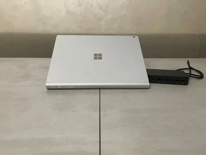 Ультрабук-трансформер Microsoft Surface Book 2 / 13.5" (3000x2000) IPS Touch / Intel Core i5-8350U (4 (8) ядра по 1.7 - 3.6 GHz) / 8 GB DDR3 / 256 GB SSD M.2 / Intel UHD Graphics 620 / WebCam / Два АКБ + Док-станція Microsoft Surface Dock 1661 б/в - зображення 7