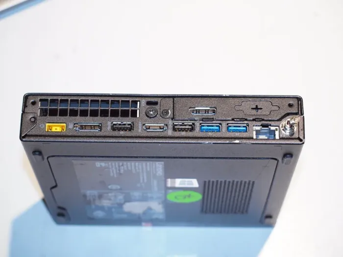 Неттоп Lenovo ThinkCentre M720q Tiny USFF / Intel Core i5-8400T (6 ядер по 1.7 - 3.3 GHz) / 16 GB DDR4 / 240 GB SSD / Intel UHD Graphics 630 / USB 3.1 / Wi-Fi / Блок живлення в комплекті б/в - зображення 4