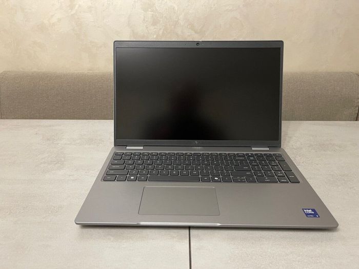Ультрабук Dell Latitude 5550 / 15.6" (1920x1080) IPS / Intel Core Ultra 5 125U (12 (14) ядер по 1.3 - 4.3 GHz) / 16 GB DDR5 / 256 GB SSD M.2 / Intel Graphics / WebCam б/в - изображение 3