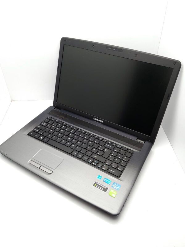Ноутбук Acer Medion P7818 / 17.3" (1600x900) TN / Intel Core i3-3110M (2 (4) ядра по 2.4 GHz) / 6 GB DDR3 / 750 GB HDD / nVidia GeForce GT 730, 2 GB GDDR5, 64-bit / WebCam / DVD-ROM / АКБ не тримає б/в - зображення 5