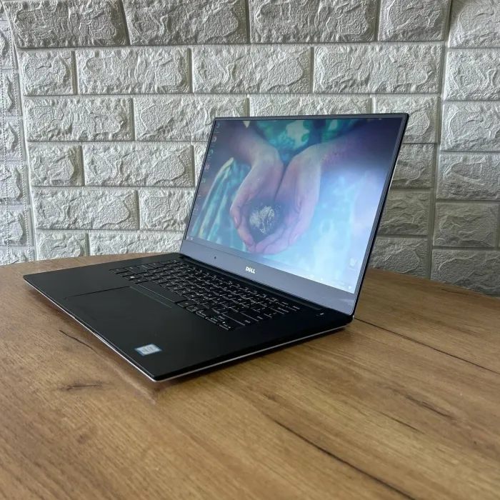 Мобільна робоча станція Dell Precision 5520 / 15.6" (1920x1080) IPS / Intel Core i7-6820HQ (4 (8) ядра по 2.7 - 3.6 GHz) / 16 GB DDR4 / 512 GB SSD / nVidia Quadro M1200, 4 GB GDDR5, 128-bit / WebCam б/в - зображення 5
