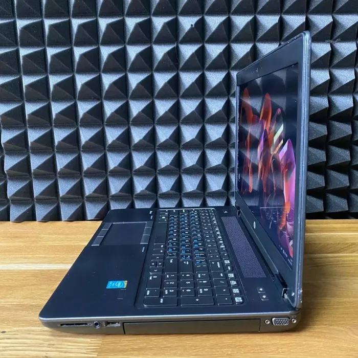 Мобільна робоча станція HP ZBook 15 G1 / 15.6" (1920x1080) TN / Intel Core i5-4330M (2 (4) ядра по 2.8 - 3.5 GHz) / 16 GB DDR3 / 360 GB SSD / nVidia Quadro K1100M, 1 GB GDDR5, 128-bit / WebCam б/в - зображення 6