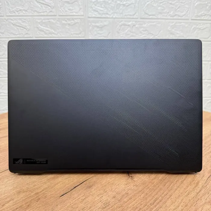 Ігровий ноутбук Asus ROG Zephyrus M16 GU603ZW / 16" (2560x1600) IPS / Intel Core i9-12900H (14 (20) ядер по 3.8 - 5.0 GHz) / 16 GB DDR5 / 1000 GB SSD / nVidia GeForce RTX 3070 Ti, 8 GB GDDR6, 256-bit / WebCam б/в - зображення 3