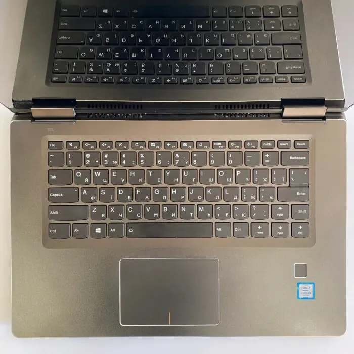 Ноутбук-трансформер Б-клас Lenovo Yoga 720-15IKB / 15.6" (1920x1080) IPS Touch / Intel Core i7-7700HQ (4 (8) ядра по 2.8 - 3.8 GHz) / 16 GB DDR4 / 256 GB SSD / Intel HD Graphics 620 / WebCam б/в - зображення 3