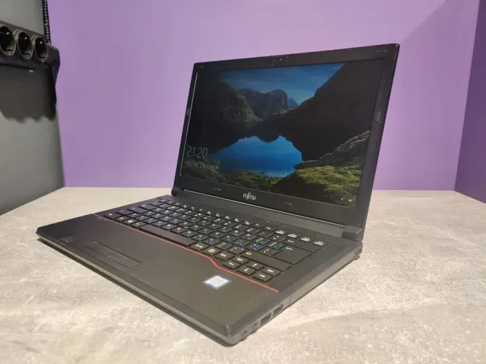 Ноутбук Fujitsu LifeBook E546 / 14" (1920x1080) IPS / Intel Core i5-6200U (2 (4) ядра по 2.3-2.8 GHz) / 8 GB DDR4 / 240 GB SSD / HD Graphics 520 / WebCam б/в - зображення 4