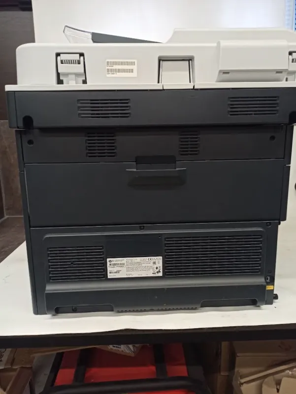 МФУ HP LaserJet Enterprise 700 color M775dn / Лазерний кольоровий друк / 600x600 dpi / A3 / 30 стор/хв / Ethernet, USB 2.0 / ePrint б/в - зображення 3