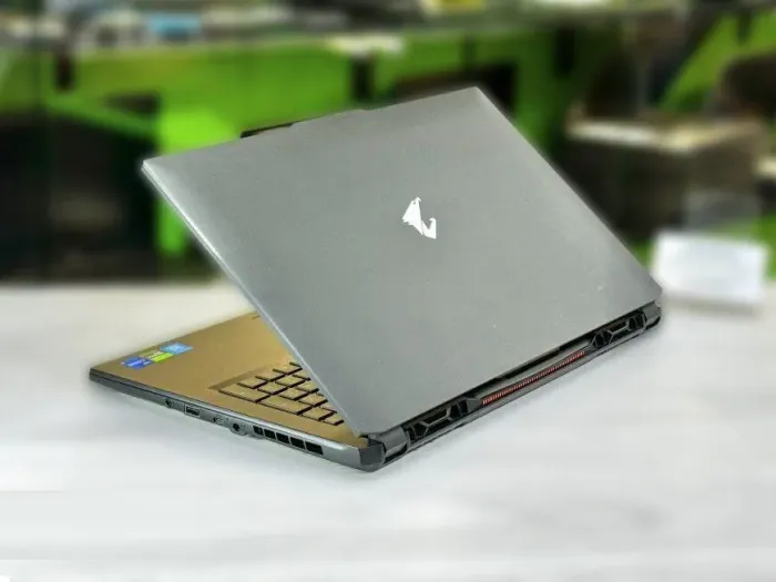 Ігровий ноутбук Б-клас Gigabyte Aorus 7 9MF / 17.3" (1920x1080) IPS / Intel Core i5-12500H (12 (16) ядер по 3.3 - 4.5 GHz) / 16 GB DDR4 / 512 GB SSD M.2 / nVidia GeForce RTX 4050, 6 GB GDDR6, 96-bit / WebCam / Win 11 Pro б/в - зображення 6