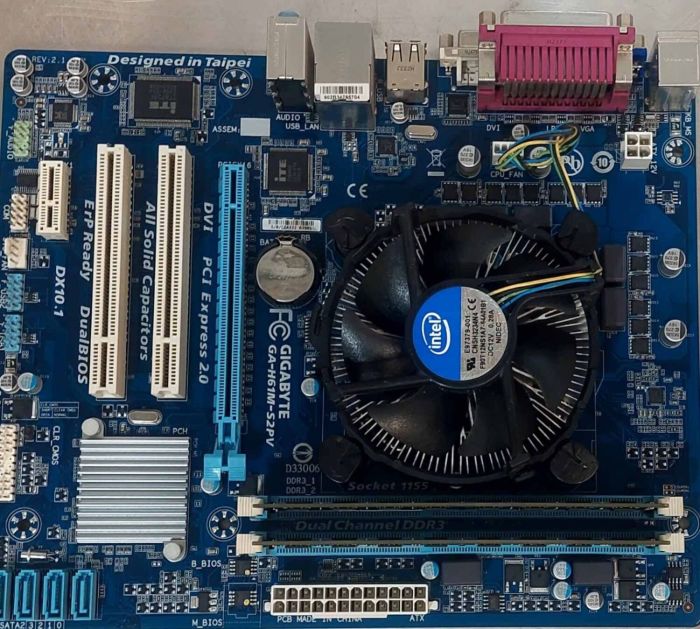 Комплект: материнська плата Gigabyte GA-H61M-S2PV / LGA1155 / Intel Core i5-2400 (4 ядра по 3.1 - 3.4 GHz) / 16 GB DDR3 / Intel HD Graphics 2000 + Кулер б/в - зображення 4