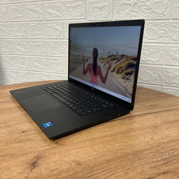 Ультрабук Б-клас Dell Latitude 7520 / 15.6" (1920x1080) IPS / Intel Core i5-1135G7 (4 (8) ядра по 2.4 - 4.2 GHz) / 8 GB DDR4 / 256 GB SSD / Intel Iris Xe Graphics / WebCam б/в - зображення 5