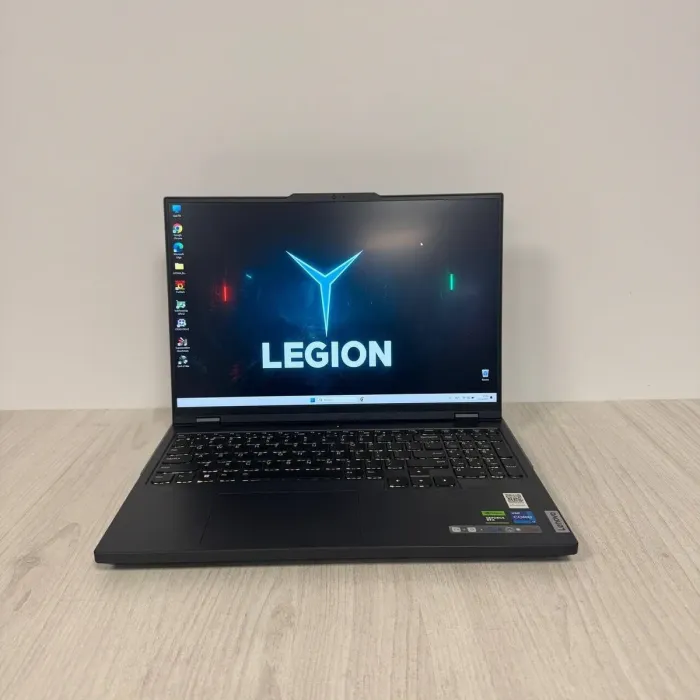 Ігровий ноутбук Lenovo Legion Pro 5 16IRX8 / 16" (2560x1600) IPS / Intel Core i7-13700HX (16 (24) ядра по 3,7 - 5,0 ГГц) / 32 ГБ DDR5 / 512 ГБ SSD / nVidia GeForce RTX 4070, 8 ГБ GDDR6, 128-біт / Веб-камера б/в - зображення 2