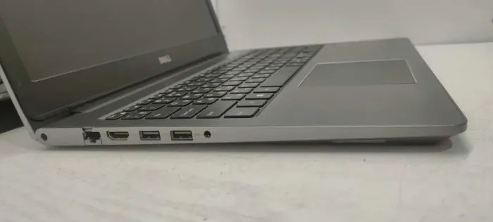 Ноутбук Б-клас Dell Vostro 5568 / 15.6" (1920x1080) TN / Intel Core i5-7200U (2 (4) ядра по 2.5 - 3.1 GHz) / 16 GB DDR4 / 256 GB SSD / Intel HD Graphics 620 / WebCam б/в - зображення 4