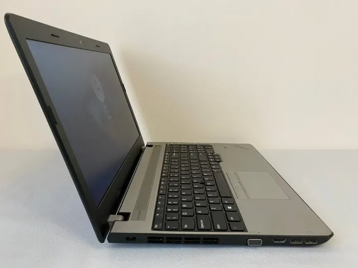 Ноутбук Б-клас Lenovo ThinkPad E570 / 15.6" (1366x768) TN / Intel Core i3-6006U (2 (4) ядра по 2.0 GHz) / 8 GB DDR4 / 128 GB SSD / Intel HD Graphics 520 / WebCam б/в - зображення 8