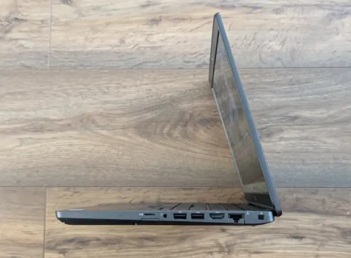 Ультрабук Dell Latitude 5400 / 14" (1920x1080) IPS / Intel Core i5-8365U (4 (8) ядра по 1.6 - 4.1 GHz) / 8 GB DDR4 / 128 GB SSD / Intel UHD Graphics 620 / WebCam б/в - зображення 5