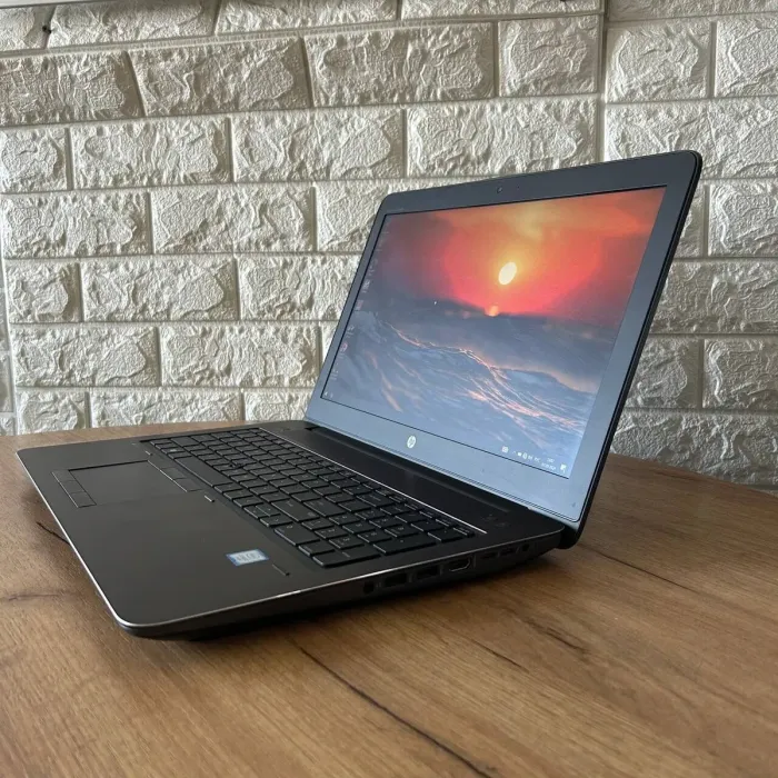 Мобільна робоча станція Б-клас HP ZBook 15 G3 / 15.6" (1920x1080) TN / Intel Core i7-6700HQ (4 (8) ядра по 2.6 - 3.5 GHz) / 8 GB DDR4 / 256 GB SSD / nVidia Quadro M1000M, 2 GB GDDR5, 128-bit / WebCam б/в - зображення 5