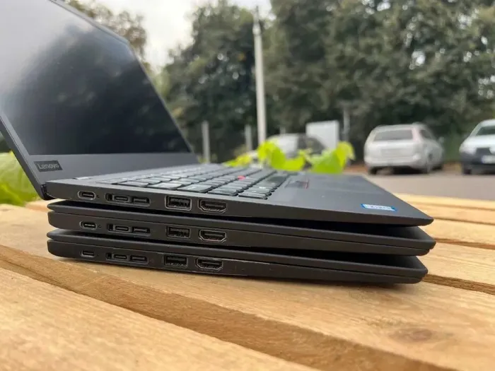 Ультрабук Lenovo ThinkPad X1 Carbon G6 / 14" (1920x1080) IPS / Intel Core i5-8350U (4 (8) ядра по 1.7 - 3.6 GHz) / 8 GB DDR3 / 256 GB SSD M.2 / Intel UHD Graphics 620 / WebCam б/в - зображення 3