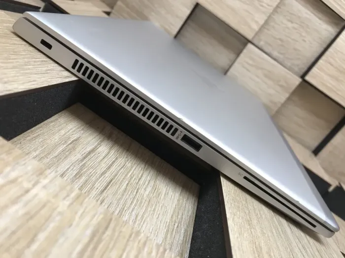 Ультрабук Б-клас HP EliteBook 830 G5 / 13.3" (1920x1080) IPS / Intel Core i7-8650U (4 (8) ядра по 1.9 - 4.2 GHz) / 8 GB DDR4 / 256 GB SSD M.2 / Intel UHD Graphics 620 / WebCam / USB 3.1 / HDMI б/в - зображення 5