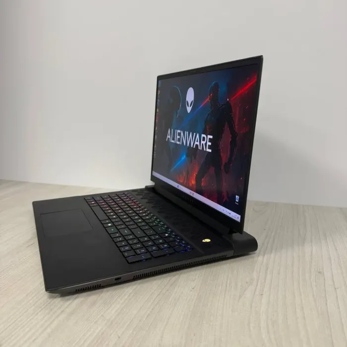Ігровий ноутбук Dell Alienware m18 R1 / 18" (2560x1600) IPS / Intel Core i9-13900HX (24 (32) ядра по 2,2 - 5,4 ГГц) / 32 ГБ DDR5 / 1000 ГБ SSD NVMe / nVidia GeForce RTX 4080, 12 ГБ GDDR6, 192-біт / WebCam б/в - зображення 5