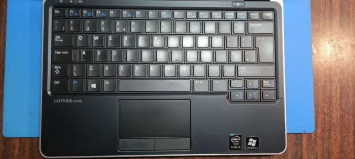 Нетбук Dell Latitude E7240 / 12.5" (1366x768) TN / Intel Core i5-4310U (2 (4) ядра по 2.0 - 3.0 GHz) / 8 GB DDR3 / 128 GB SSD / Intel HD Graphics 4400 / WebCam / Windows 10 б/в - зображення 3