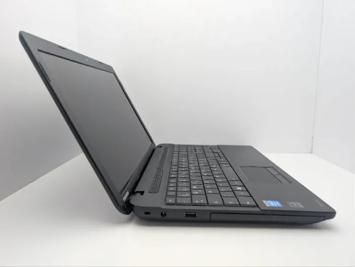 Ноутбук Toshiba Satellite C50-A / 15.6" (1366x768) TN / Intel Celeron N2820 (2 ядра по 2.13 - 2.39 GHz) / 8 GB DDR3 / 250 GB HDD / Intel HD Graphics / WebCam / DVD-ROM б/в - изображение 4