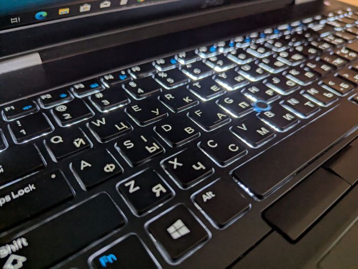 Ноутбук Dell Latitude E5570 / 15.6" (1920x1080) IPS / Intel Core i5-6440HQ (4 ядра по 2.6 - 3.5 GHz) / 16 GB DDR4 / 512 GB SSD / AMD Radeon R7 M370, 2 GB GDDR5, 128-bit / HDMI / WebCam / Windows 10 б/в - зображення 6