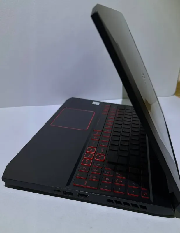 Ігровий ноутбук Б-клас Acer Nitro 5 AN515-55-53AG / 15.6" (1920x1080) TN / Intel Core i5-10300H (4 (8) ядра по 2.5 - 4.5 GHz) / 16 GB DDR4 / 256 GB SSD + 256 GB SSD / nVidia GeForce GTX 1650, 4 GB GDDR6, 128-bit / WebCam / Win 11 б/в - зображення 5