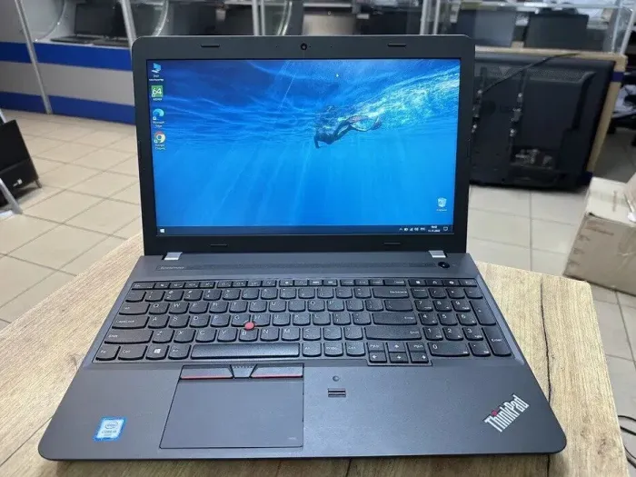 Ноутбук Lenovo ThinkPad E560 / 15.6" (1366x768) TN / Intel Core i5-6200U (2 (4) ядра по 2.3 - 2.8 GHz) / 8 GB DDR4 / 500 GB HDD / Intel HD Graphics 520 / WebCam / HDMI б/в - зображення 2