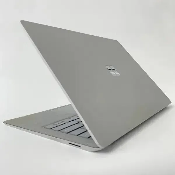 Ультрабук Б-клас Microsoft Surface Laptop 2 / 13.5" (2256x1504) IPS Touch / Intel Core i5-8250U (4 (8) ядра по 1.6 - 3.4 GHz) / 8 GB DDR3 / 128 GB SSD / Intel UHD Graphics 620 / WebCam б/в - зображення 5