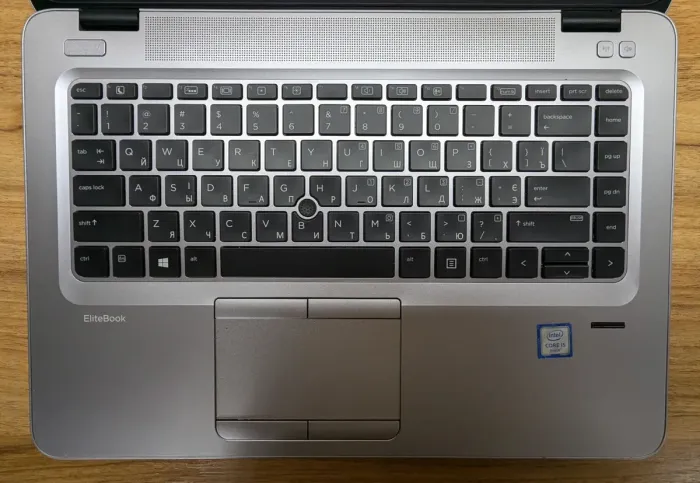 Ультрабук HP EliteBook 840 G3 / 14" (1920x1080) IPS / Intel Core i5-6200U (2 (4) ядра по 2.3 - 2.8 GHz) / 8 GB DDR4 / 256 GB SSD / Intel HD Graphics 520 / WebCam / TouchID / Windows 10 б/в - зображення 3