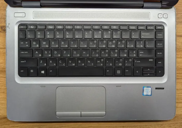 Ноутбук Б-клас HP ProBook 640 G2 / 14" (1920x1080) IPS / Intel Core i7-6600U (2 (4) ядра по 2.6 - 3.4 GHz) / 8 GB DDR4 / 240 GB SSD / Intel HD Graphics 520 / WebCam / TouchID / Windows 10 б/в - зображення 3