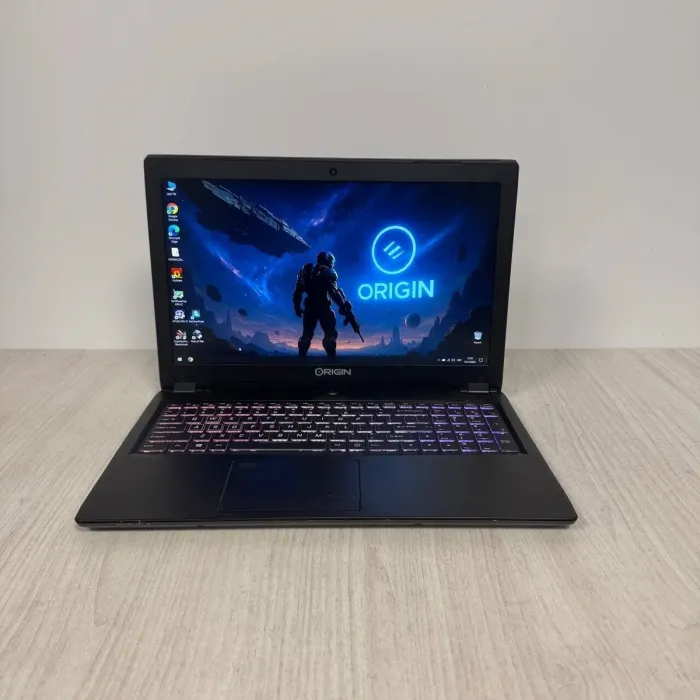 Ігровий ноутбук Б-класу Origin Evo 15-S P950ER-U / 15,6" (1920x1080) IPS / Intel Core i7-8750H (6 (12) ядер по 2,2 - 4,1 ГГц) / 16 ГБ DDR4 / 128 ГБ SSD + 500 ГБ HDD / nVidia GeForce GTX 1070 Max-Q, 8 ГБ GDDR5, 256-біт б/в - зображення 2