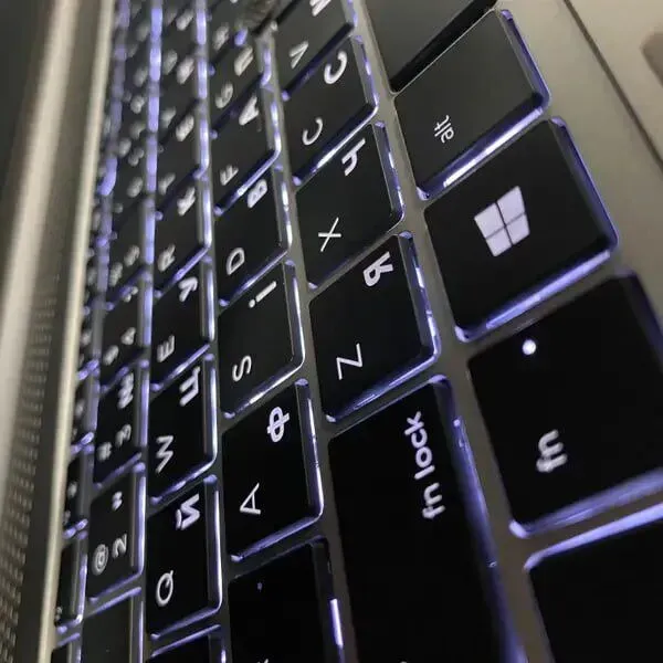 Ультрабук HP EliteBook 850 G6 / 15.6" (1920x1080) IPS / Intel Core i5-8365U (4 (8) ядра по 1.6 - 4.1 GHz) / 16 GB DDR4 / 256 GB SSD / Intel UHD Graphics / TouchID / WebCam б/в - зображення 6