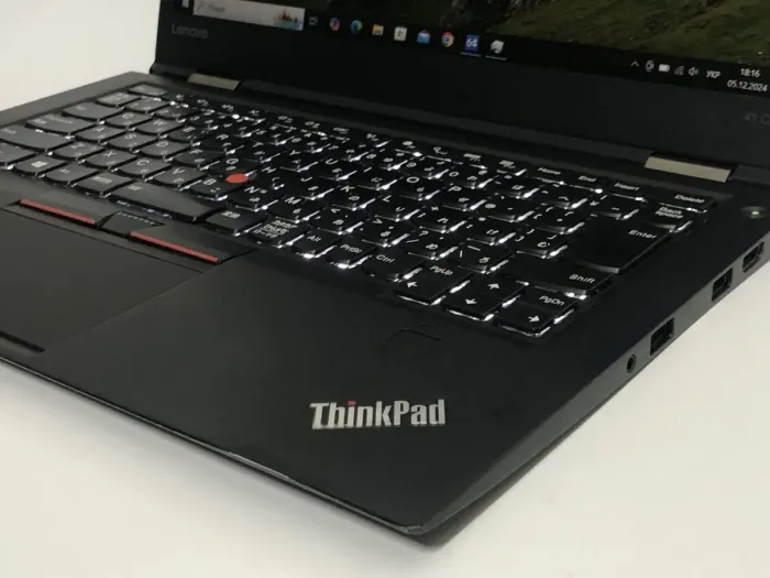 Ультрабук Б-клас Lenovo ThinkPad X1 Carbon G4 / 14" (1920x1080) IPS / Intel Core i5-6300U (2 (4) ядра по 2.4 - 3.0 GHz) / 8 GB DDR3 / 240 GB SSD / Intel HD Graphics 520 / WebCam / Win 10 Pro б/в - зображення 9