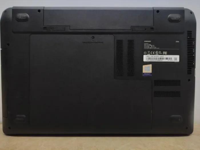 Ноутбук Samsung NP370E5L / 15.6" (1920x1080) TN / Intel Core i7-6700HQ (4 (8) ядра по 2.6 - 3.5 GHz) / 8 GB DDR4 / 120 GB SSD / nVidia GeForce 920MX, 2 GB GDDR5, 64-bit / WebCam б/в - зображення 8