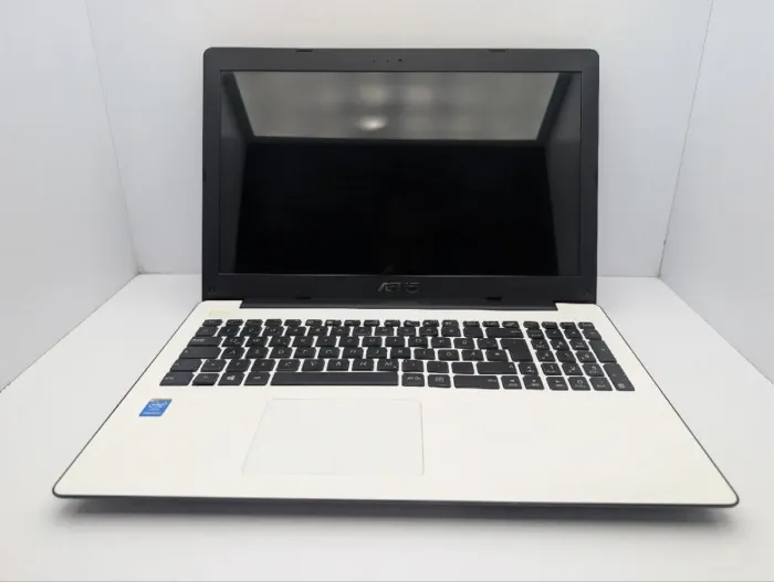 Ноутбук Asus X553M / 15.6" (1366x768) TN / Intel Celeron N2830 (2 ядра по 2.16 - 2.41 GHz) / 8 GB DDR3 / 500 GB HDD / Intel HD Graphics / WebCam / DVD-ROM б/в - зображення 3