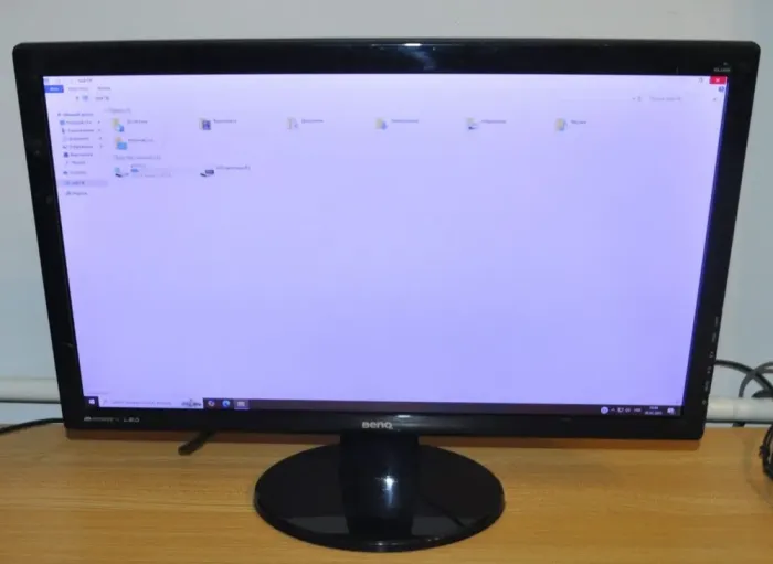Монітор Б-клас BenQ GL2450 Black/24" (1920x1080) TN/VGA, DVI/VESA 100x100 + Кабелі (VGA або DVI на вибір) та живлення б/в - зображення 3